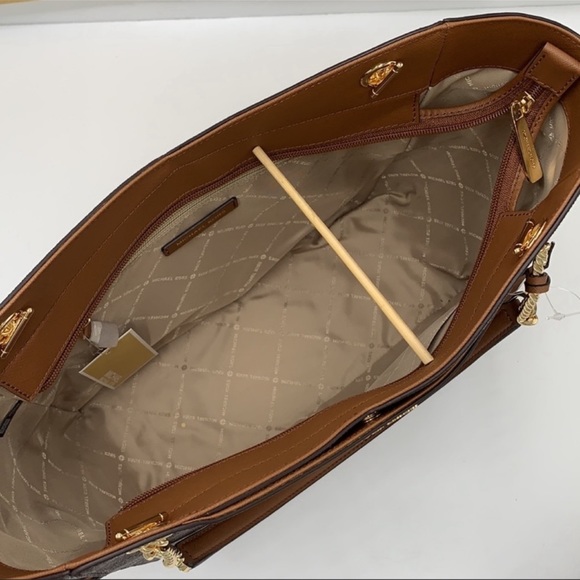 Michael Kors Jet Set Travel Large Chained Tote Shoulder Bag MK Luggage 

NWT - Picture 5 of 16